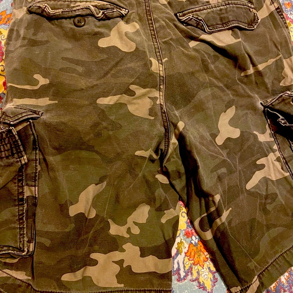 Men’s Faded Glory Camo shorts. Size 38.